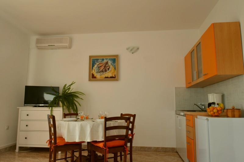 Apartments Jenny Novi Vinodolski Bagian luar foto